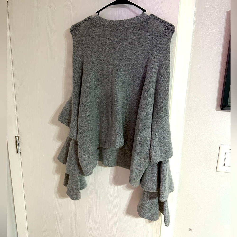 NWT gray L FAVLUX sweater.
